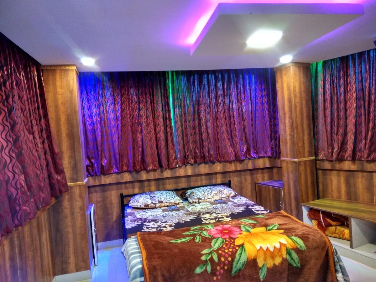 אוטי Myspace Holiday Inn מראה חיצוני תמונה