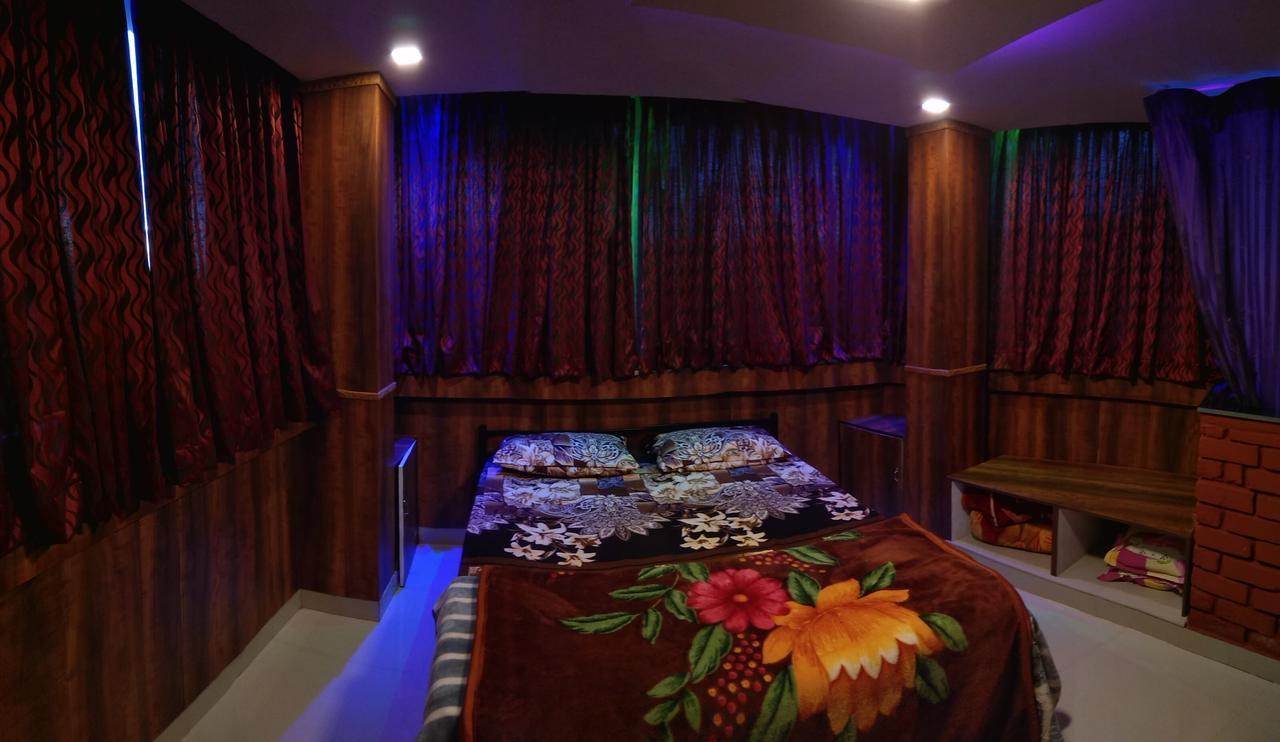 אוטי Myspace Holiday Inn מראה חיצוני תמונה